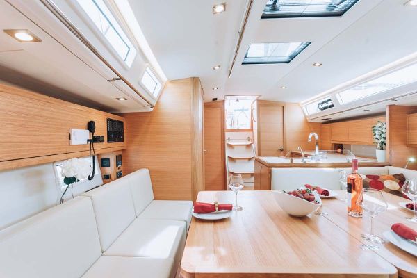salona-interior-10AC2D7B3F-595A-E727-4B41-08E17E1695CB.jpg