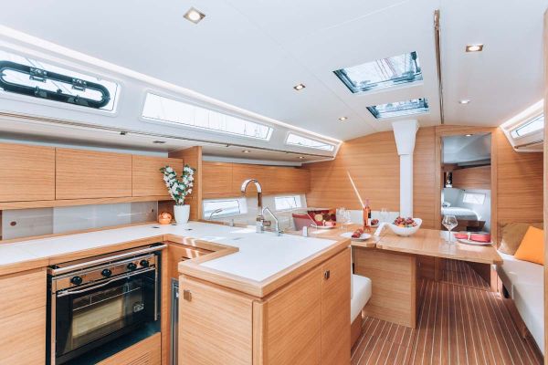 salona-interior-20CD81B6E-EE2F-8AC0-7E24-427C157CE3B2.jpg