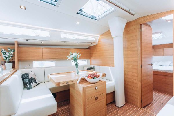 salona-interior-24CAF17D0C-E34F-CF9D-F513-92AFE8D6D4E2.jpg